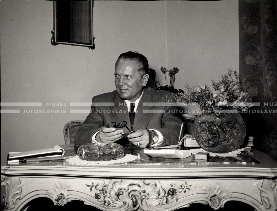 1953_025_109