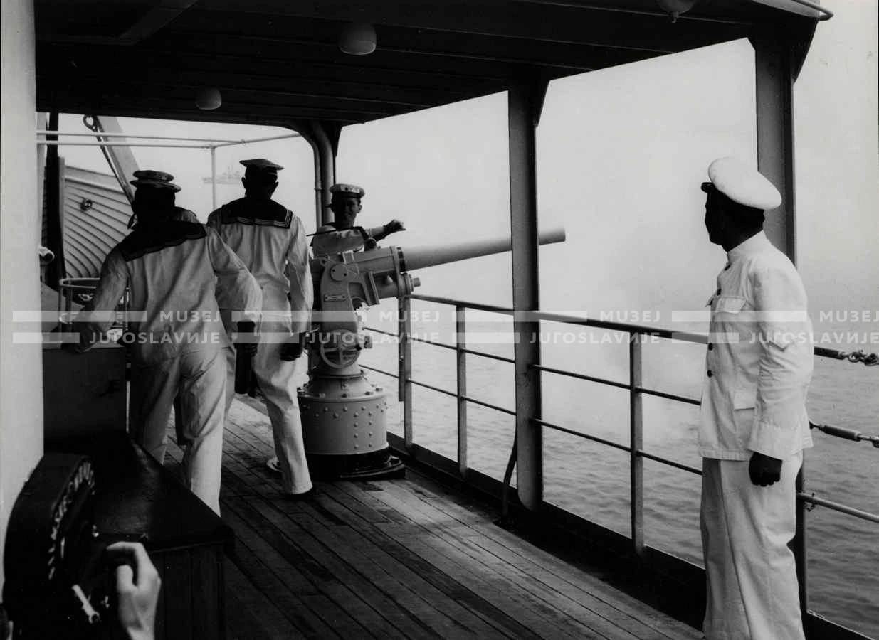 1961_151_004