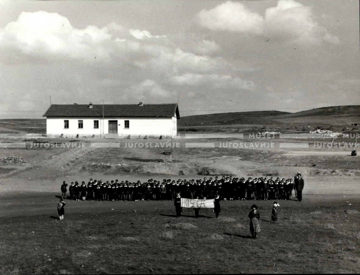 1954_027_022