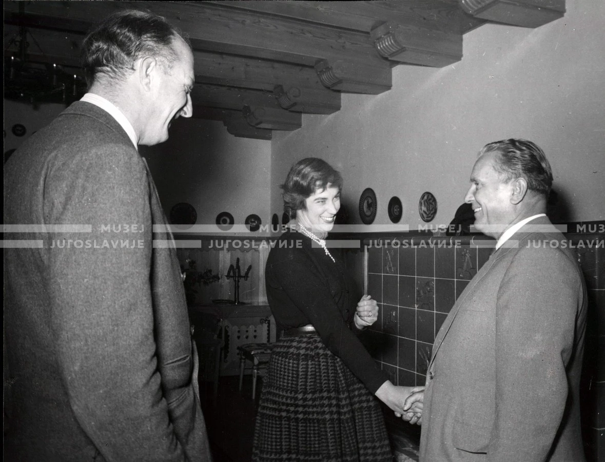 1953_024_068