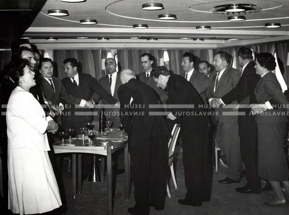 1961_166_038