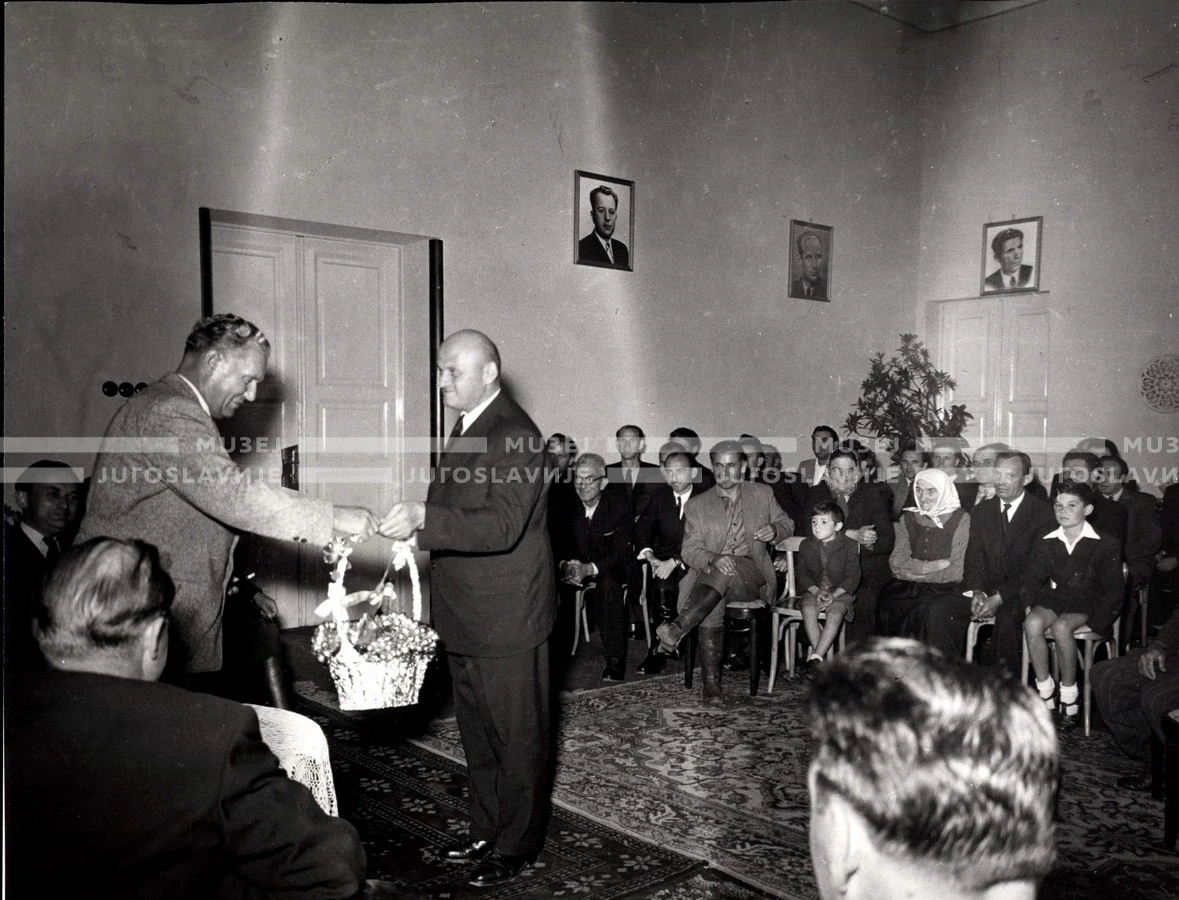 1953_024_022