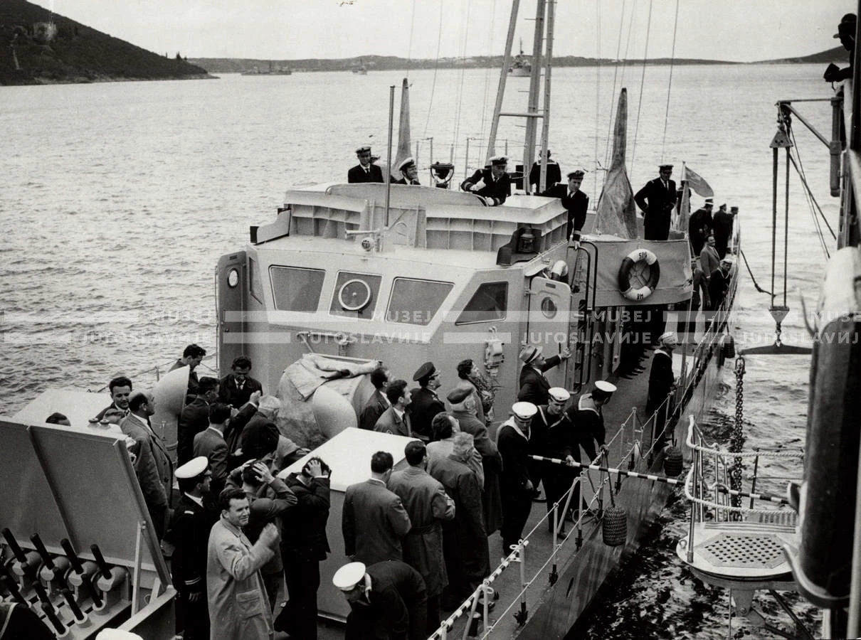 1961_166_021