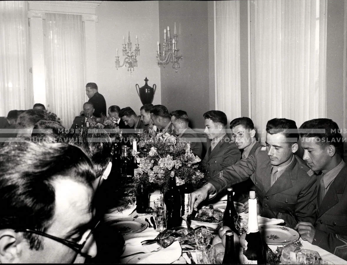 1954_028_086