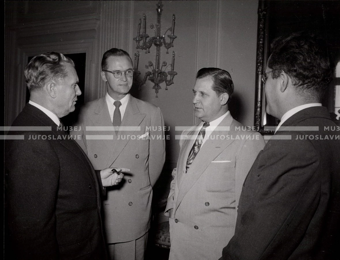 1953_024_083