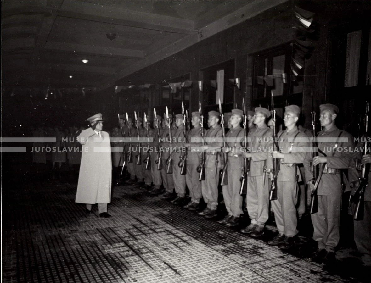 1953_024_040