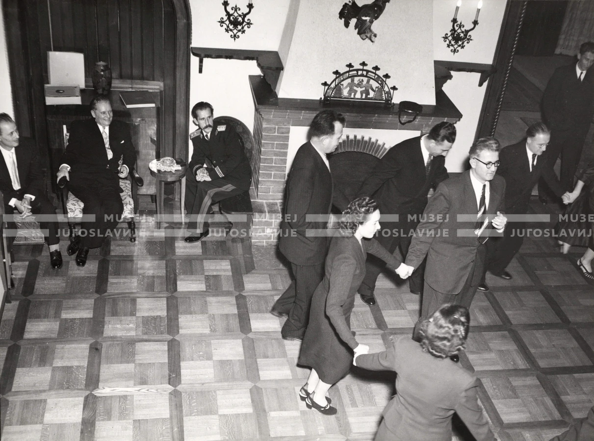 1952_013_002