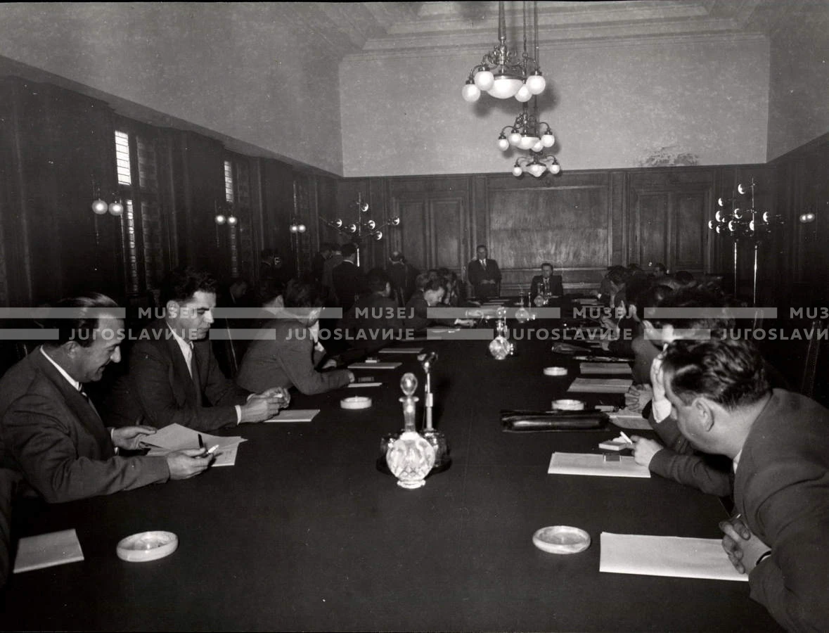 1954_028_006