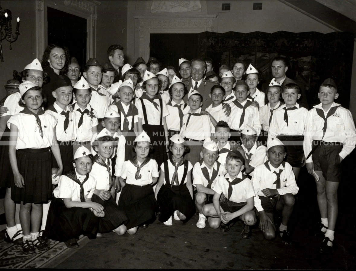 1954_028_069