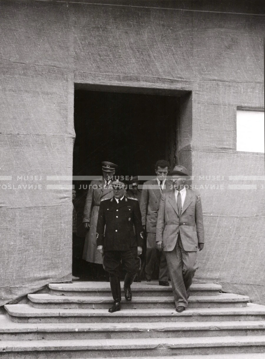 1951_011_123