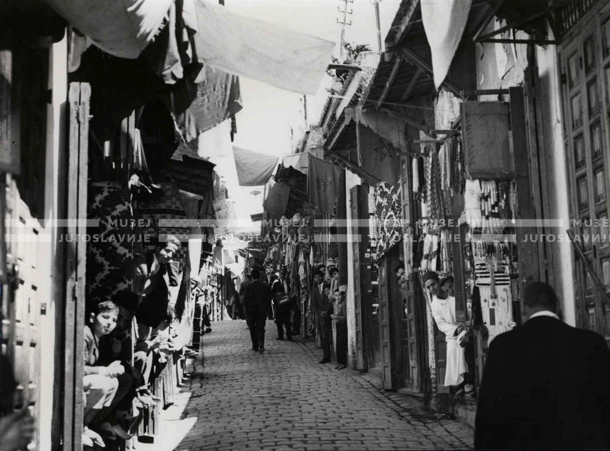1961_160_160