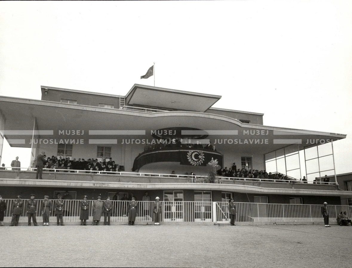 1954_027_049