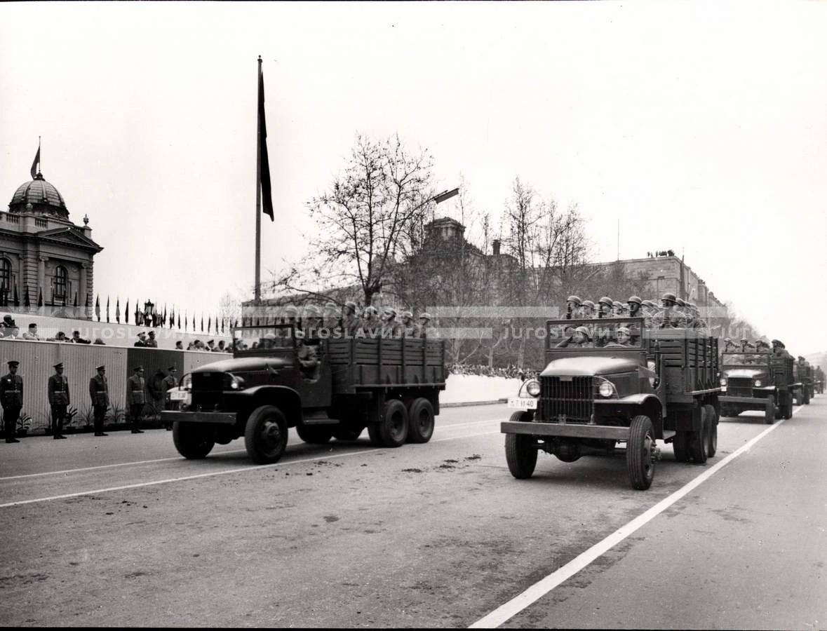 1954_028_037