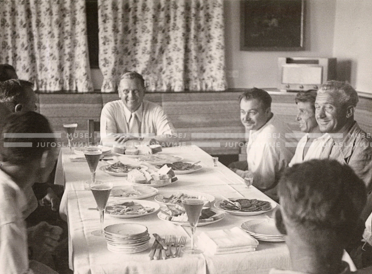 1948_001_058