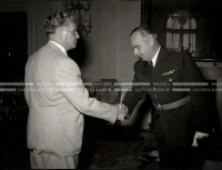 1954_028_082