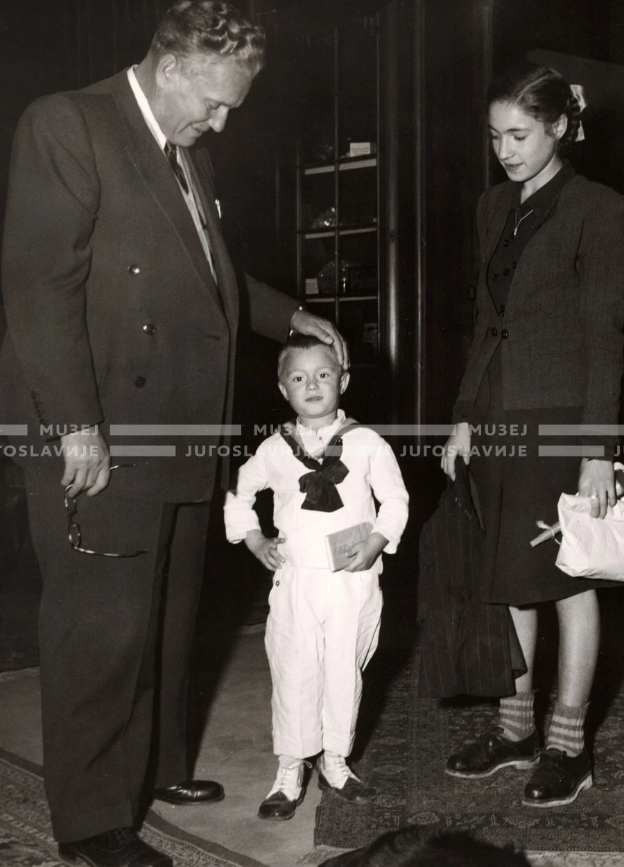 1951_012_003