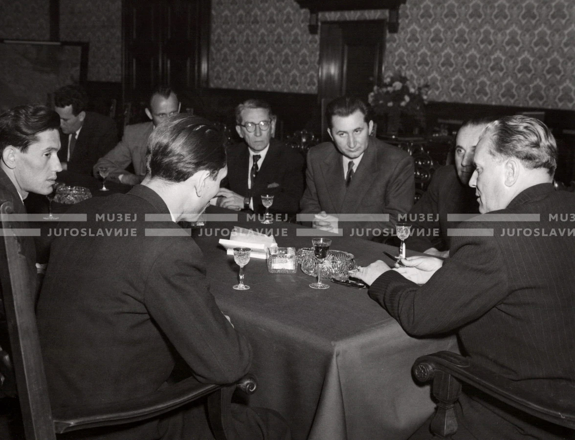 1952_014_034