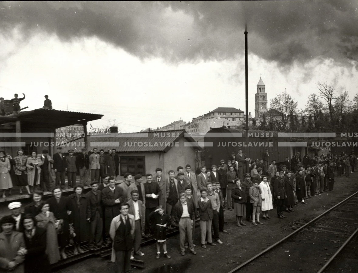 1954_027_176