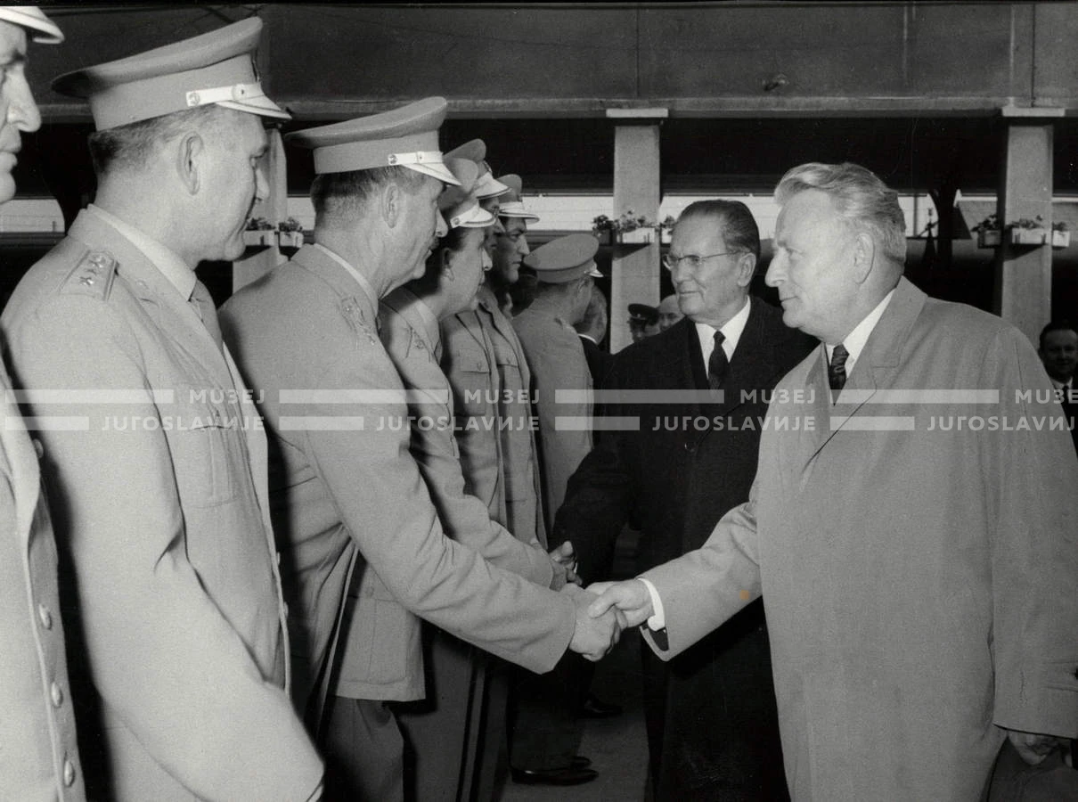 1964_252_194
