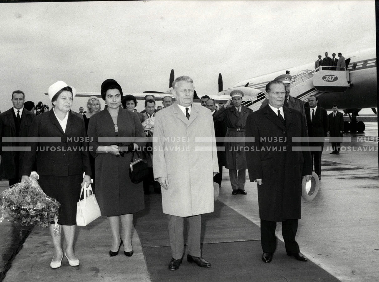 1964_252_090
