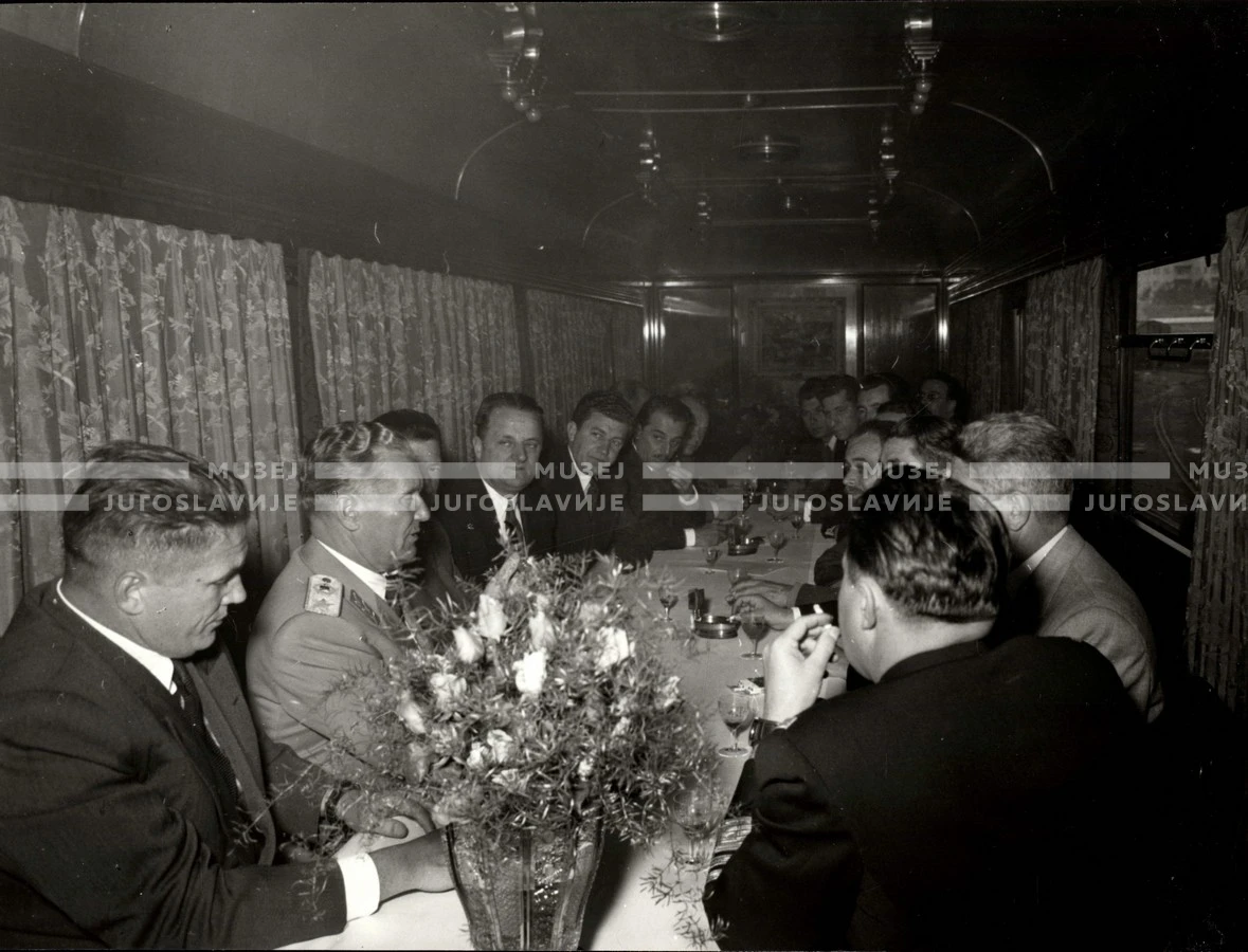 1954_027_175