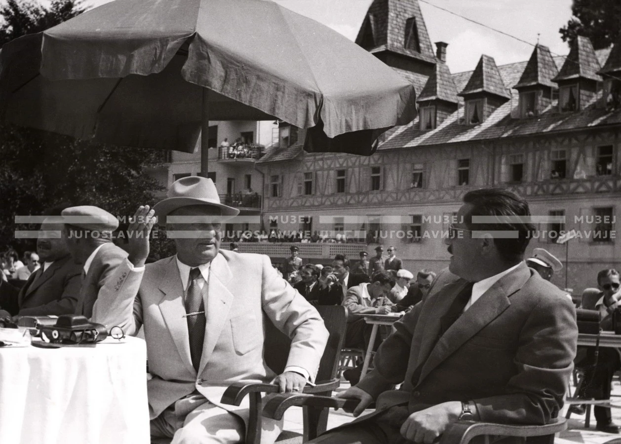 1951_010_148