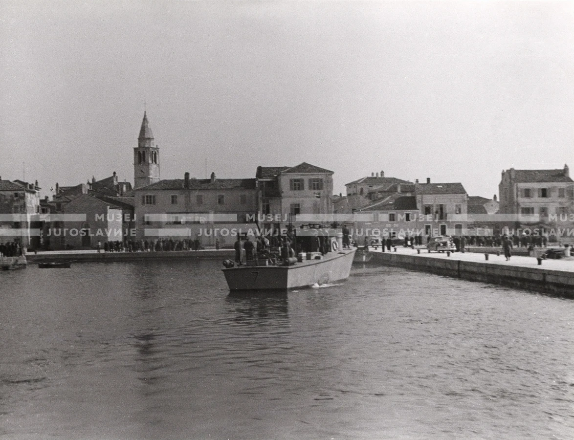 1949_003_113