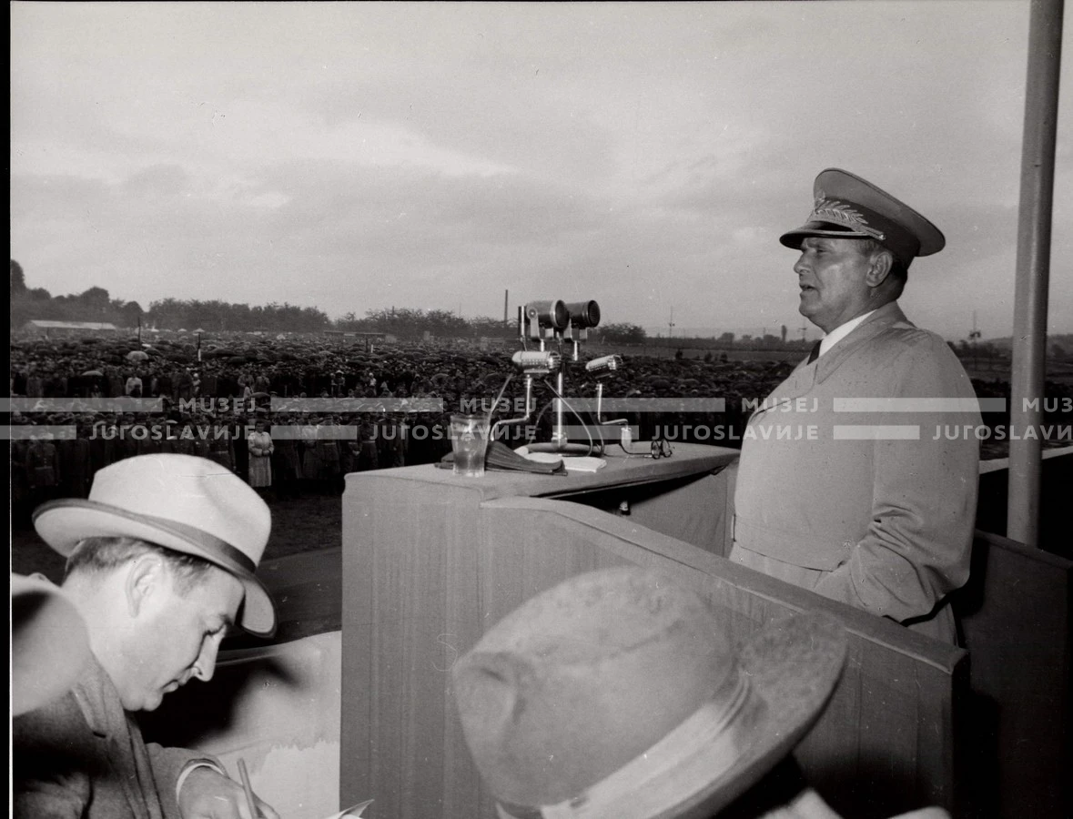 1953_024_037