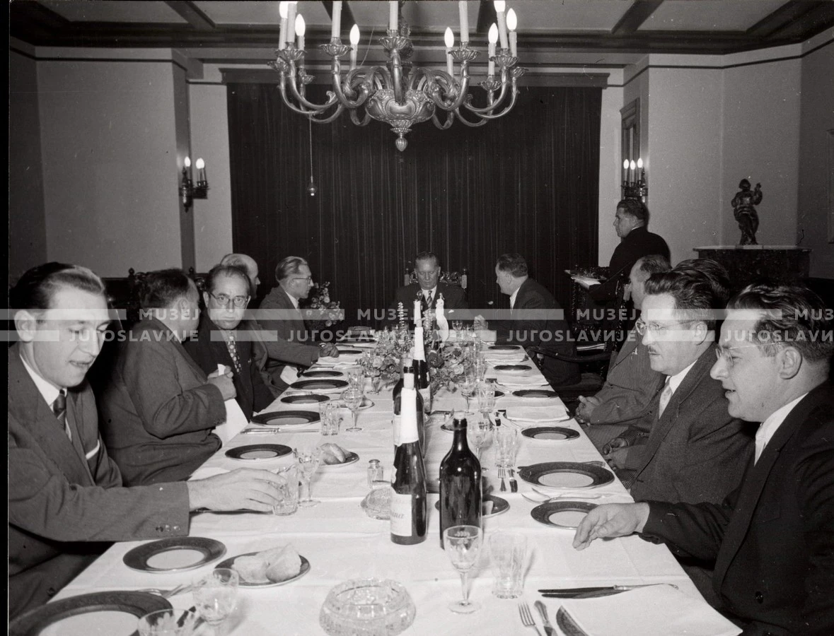 1953_025_014