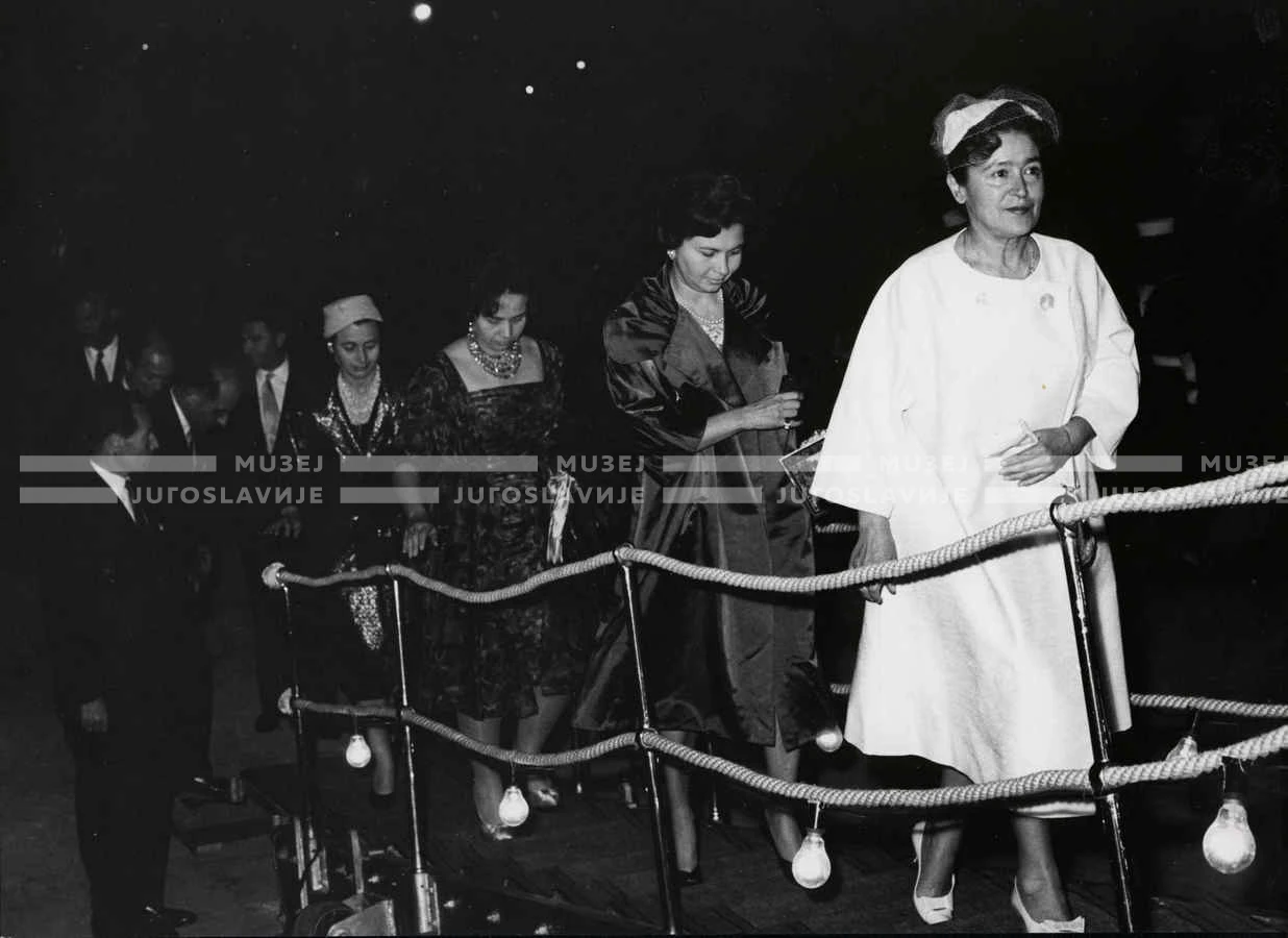 1961_165_136