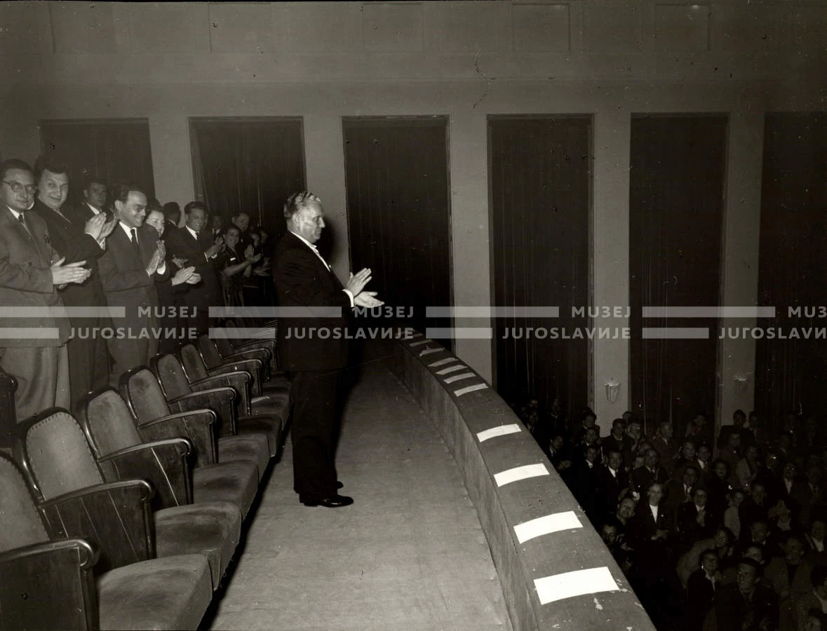 1954_028_014