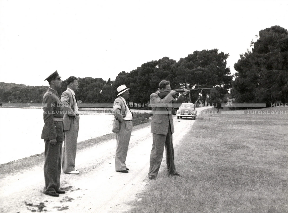 1952_015_020