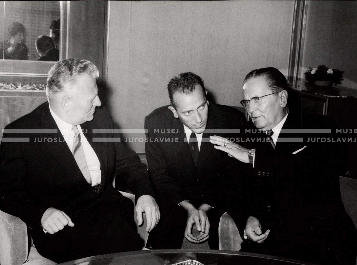 1964_252_180