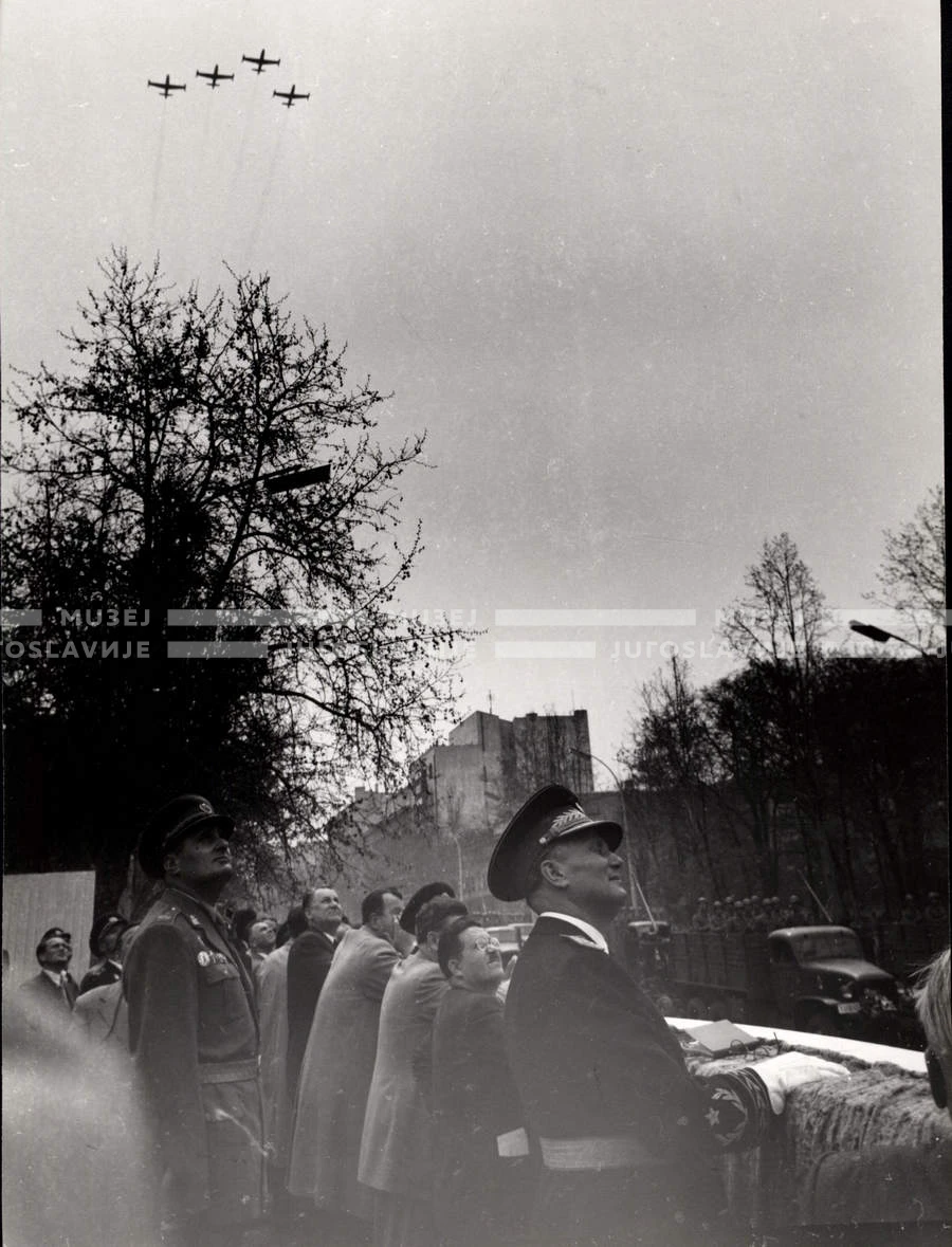 1954_028_045