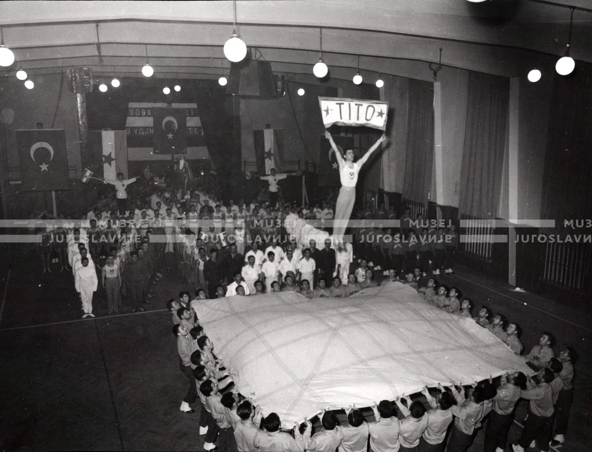 1954_027_044
