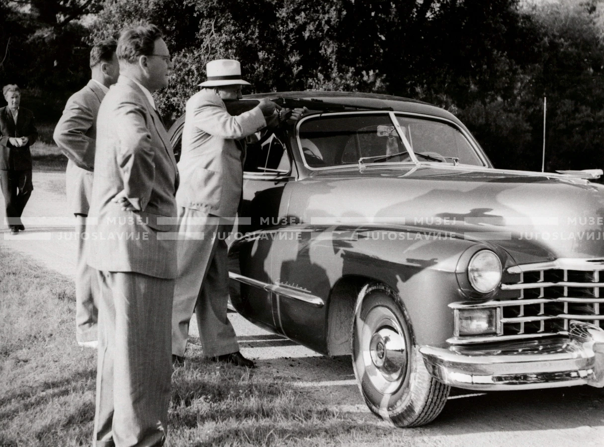 1952_015_021