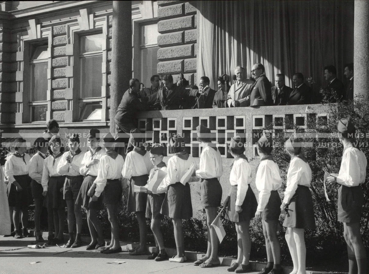 1964_252_200