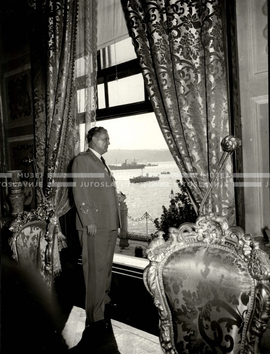 1954_027_110