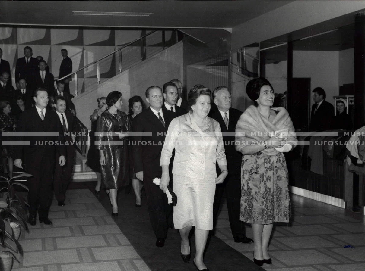 1964_252_184