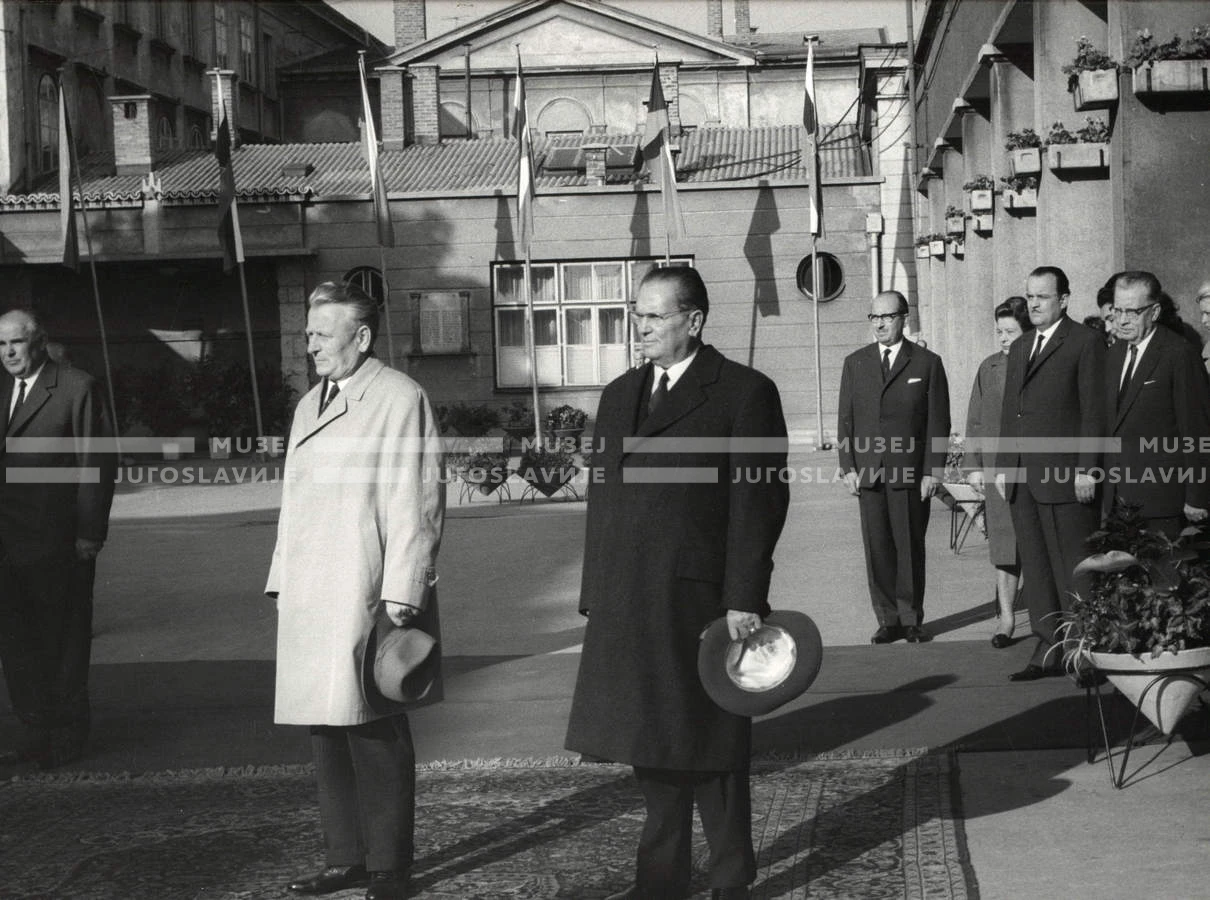 1964_252_193