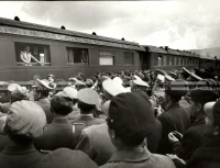 1954_027_183