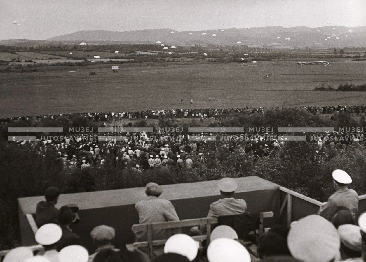 1951_010_104
