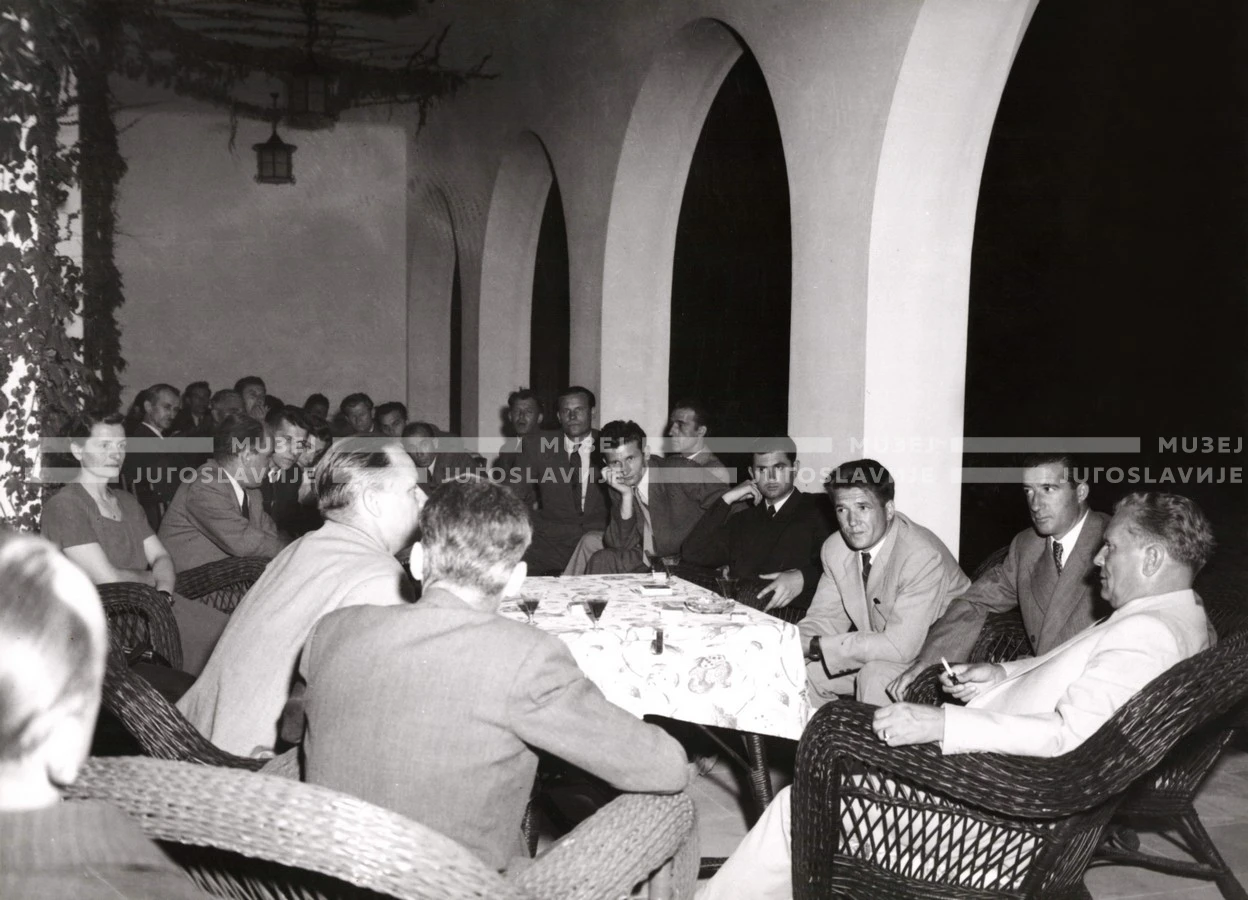 1951_010_075