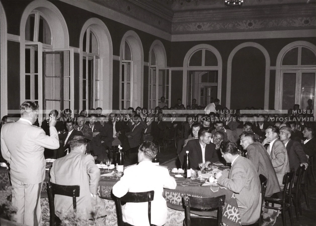 1951_011_061