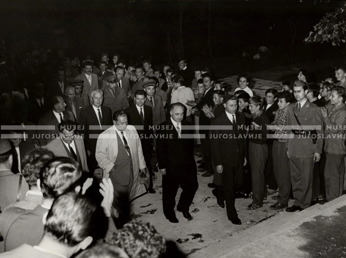 1961_169_147