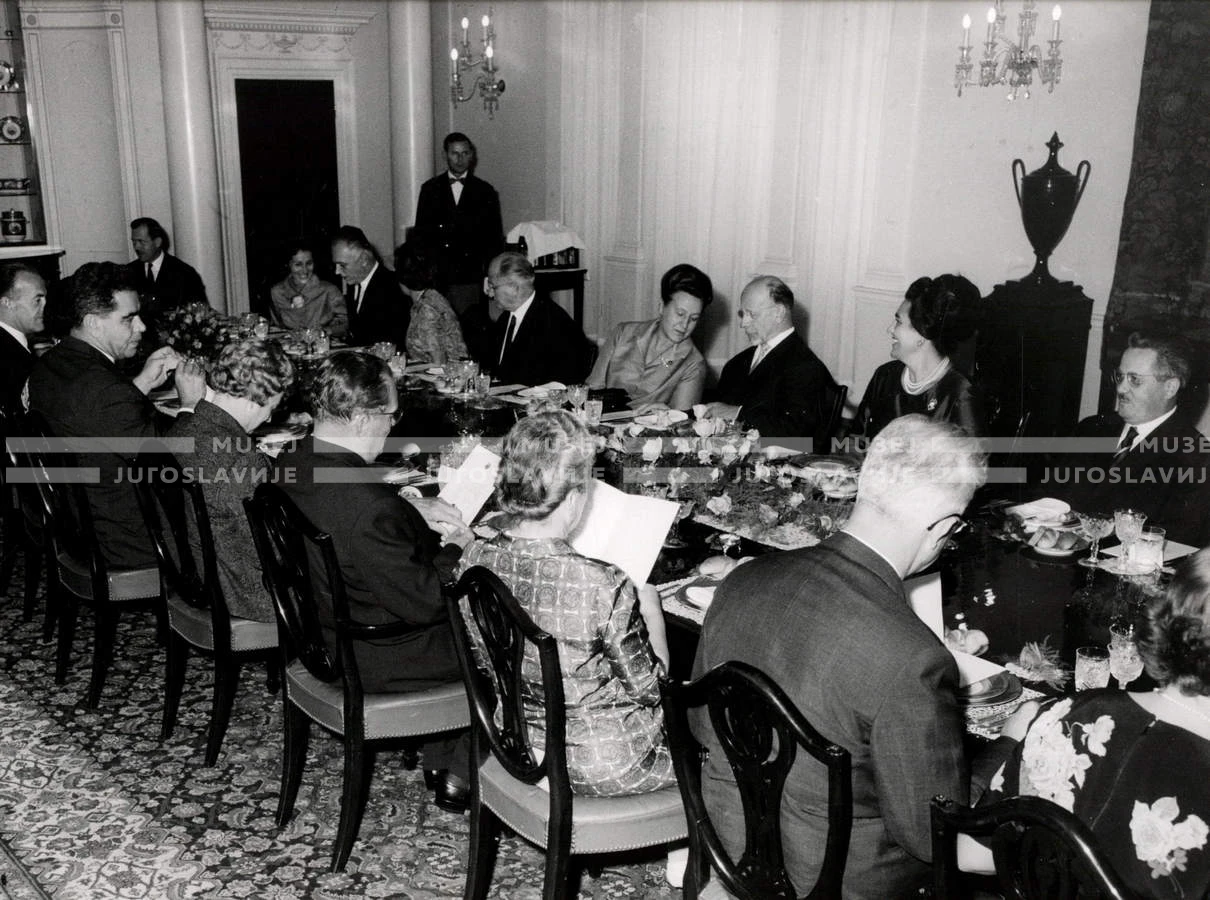 1964_252_049