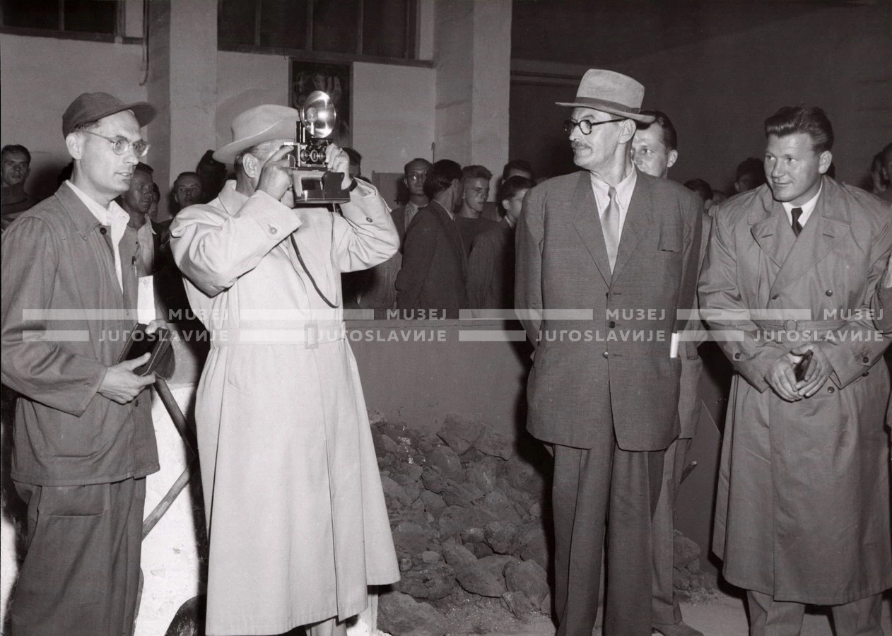 1951_011_002