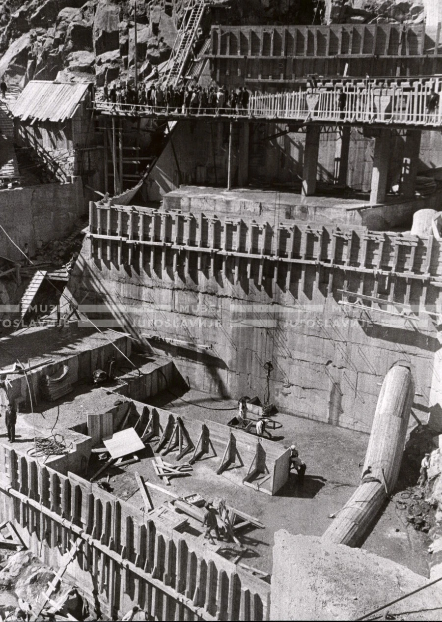 1951_011_077