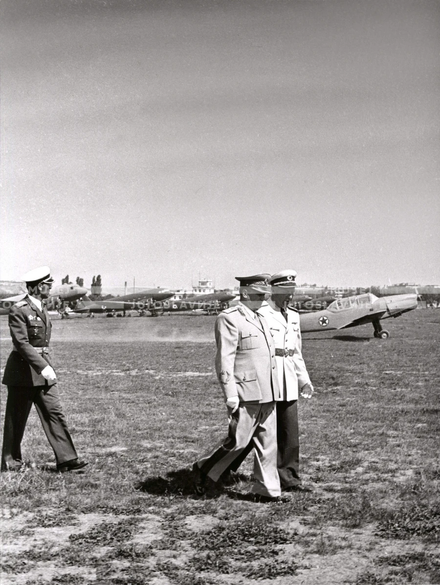 1950_006_076