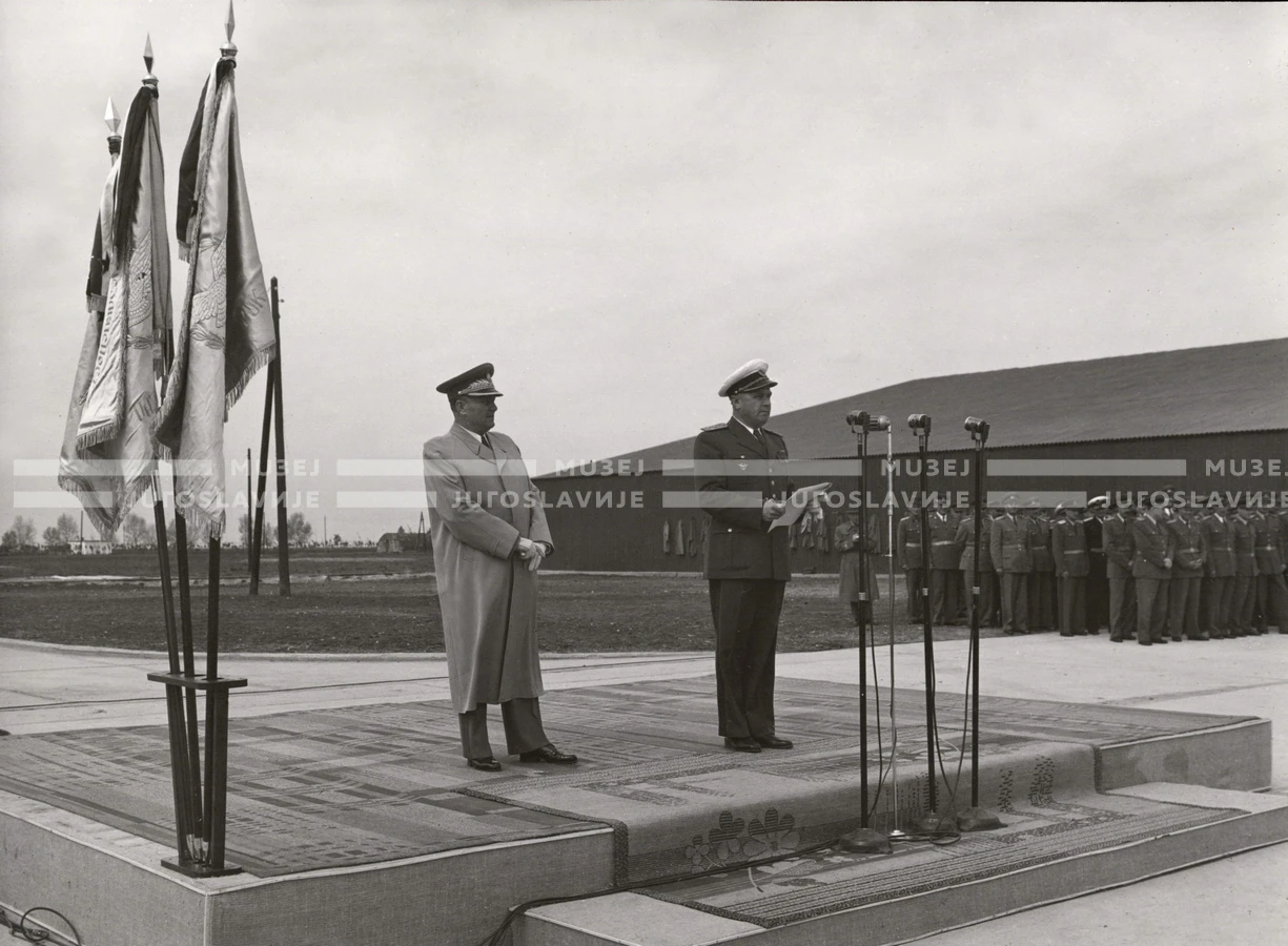 1952_014_040